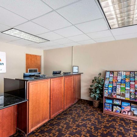 Suburban Studios Pueblo North Bagian luar foto